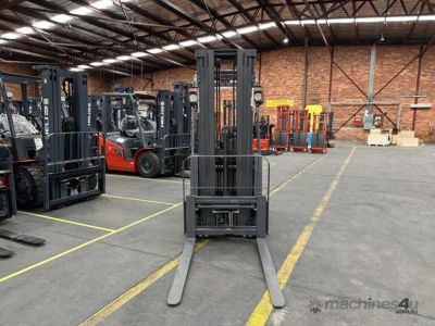 Xe nâng điện ngồi lái 3 bánh 1.5 tấn E1530GS